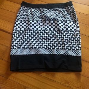 Black & White patterned skirt NWOT